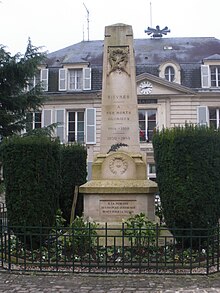 File:M_aux_M_Bièvres.JPG