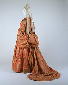 Mantua and petticoat of bizarre silk brocade, British, c. 1708 (MET) Mantua MET DT6543.jpg