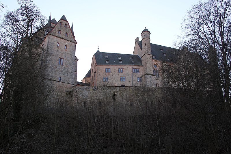 File:Marburg Schloss Nordseite von NO.jpg