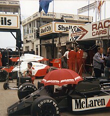 McLaren pits McLaren pit 1986 Britain.jpg