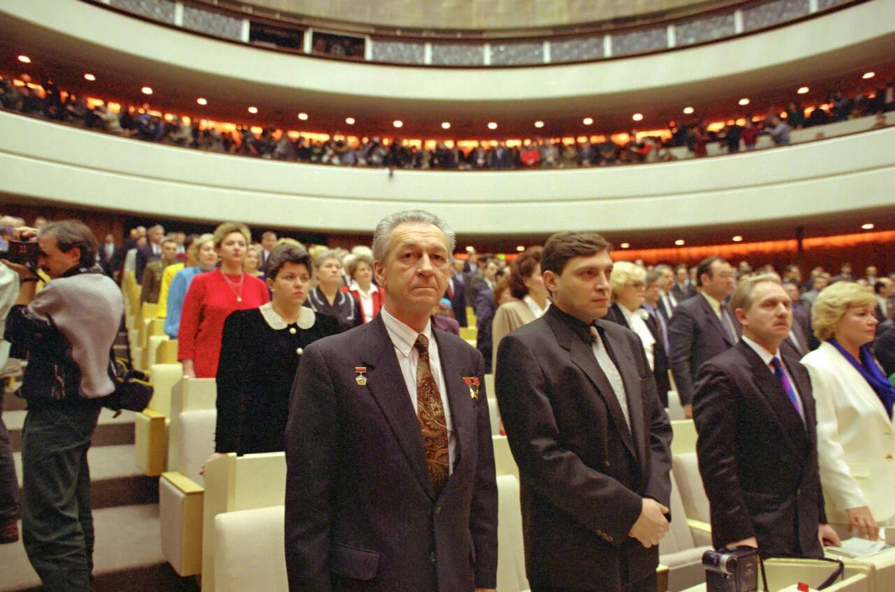 Первый созыв совета федерации. Госдума 1 созыва 1993. Заседание Госдума РФ 1993. Заседание 1 государственной Думы 1993. Госдума первого созыва 1993 фото.