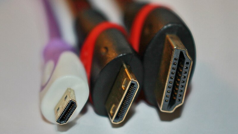 File:Mini micro HDMI Stecker by NicoJenner.jpg