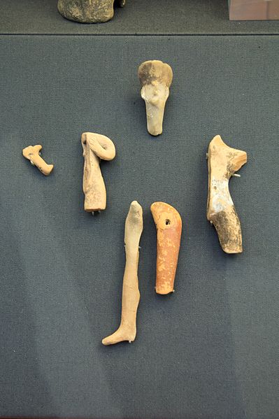 File:Minoan terracottas, votive models of body, 2000-1700 BC, BM, 1907.1-19, 142778.jpg