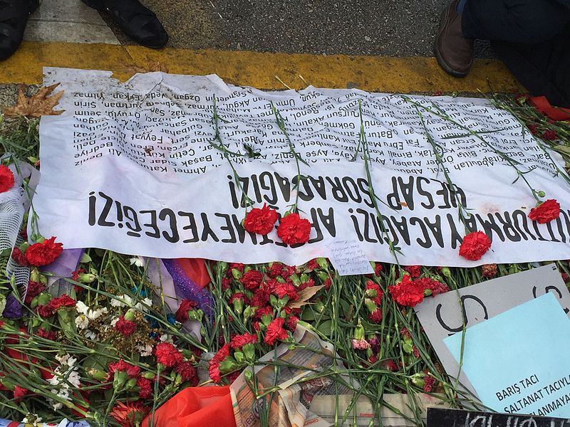 File:Mourning after the 2015 Ankara bombings (3).jpg