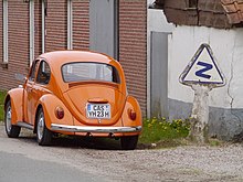 Größenvergleich VW-Käfer Michelin-Verkehrszeichen