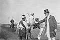 根岸競馬場内での調教の様子（1908年）