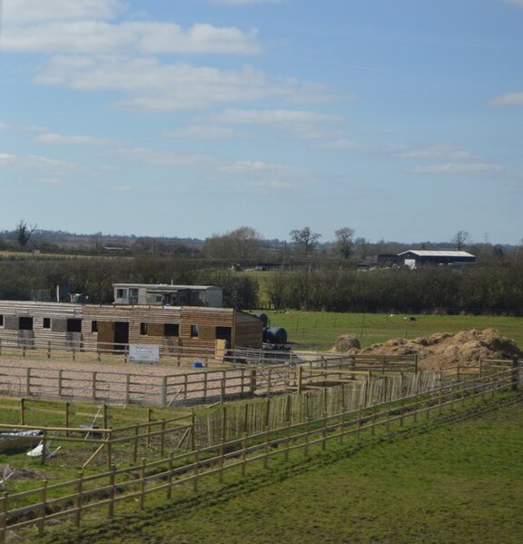 File:New stables, Rowden Farm - geograph.org.uk - 4858709.jpg