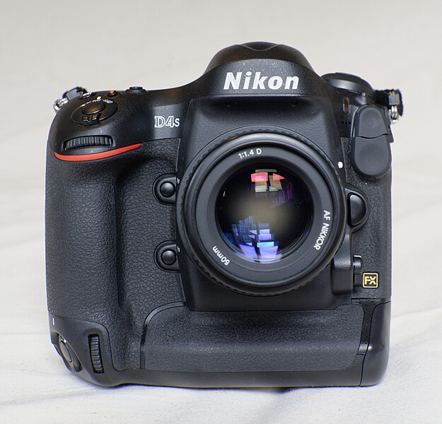 File:Nikon D4S Front DS7 4250 PK.jpg