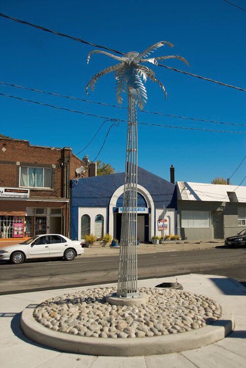 The Oakwood Village Transit Island features a 4.88-metre (16.0 ft) metal palm tree erected in October 2010.