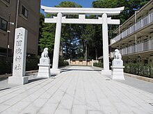 ファイル:Ookunitama-jinjya.nishi-sando.torii.jpg