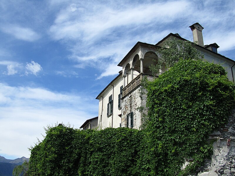 File:Orta San Giulio - Abbazia Mater Ecclesiae.jpg