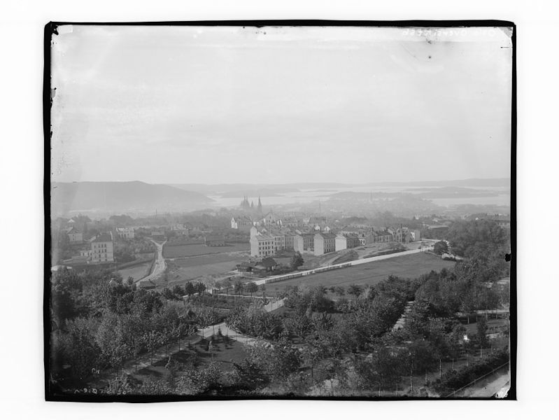 File:Oslo. Oversikt fra St.Hanshaugen ut over fjorden mot sentrum - NB MS G4 0357.jpg