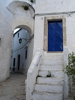 Ostuni-stradina.jpg