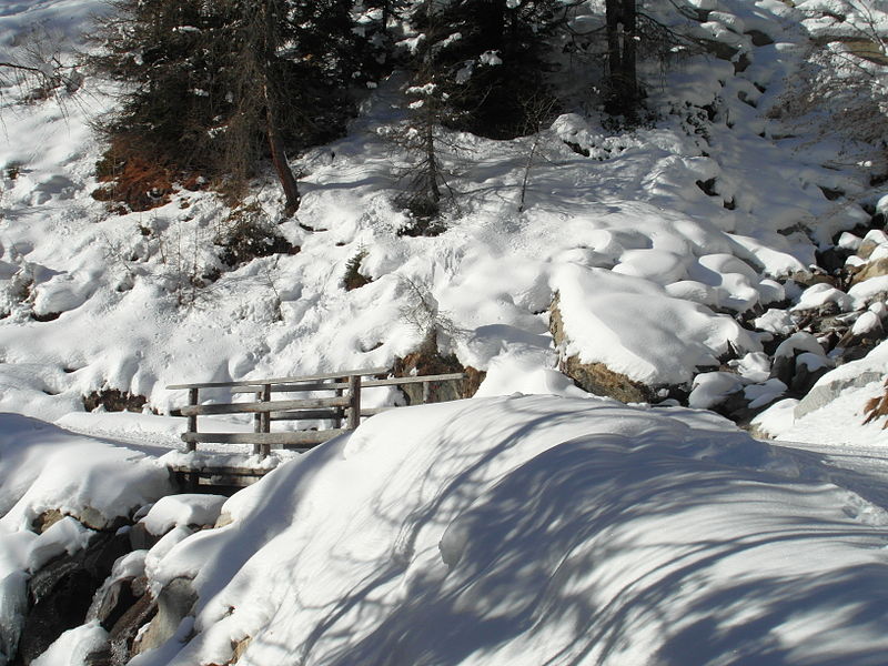 File:Panorama invernale Val di Casies 3.JPG