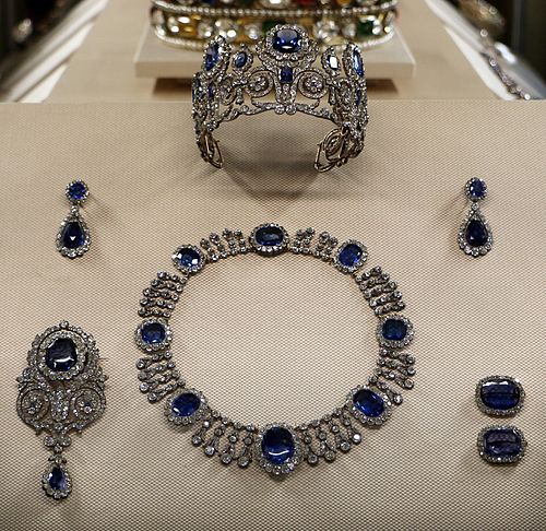 French crown jewels in the Louvre exhibition