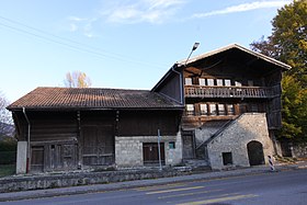 Antigua masía en Riaz