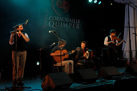 Poppy Seeds en concert à Quimper lors du festival de Cornouaille dans le Finistère, France, le 28 juillet 2012.