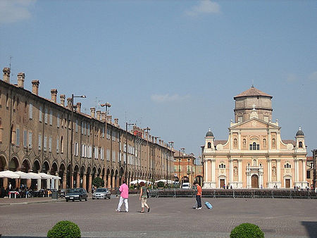 Piazza dei Martiri (Carpi).JPG