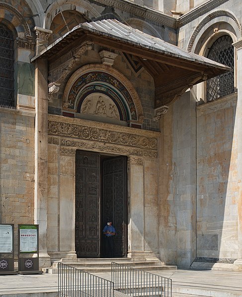 File:Pisa cathedral, door of St Ranier.jpg