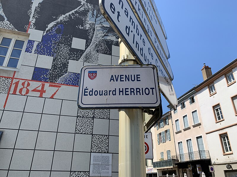 File:Plaque Avenue Édouard Herriot - Mâcon (FR71) - 2021-07-17 - 2.jpg