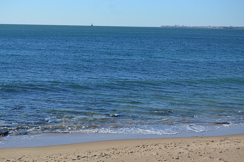 File:Playa de La Calita en enero (33789265795).jpg