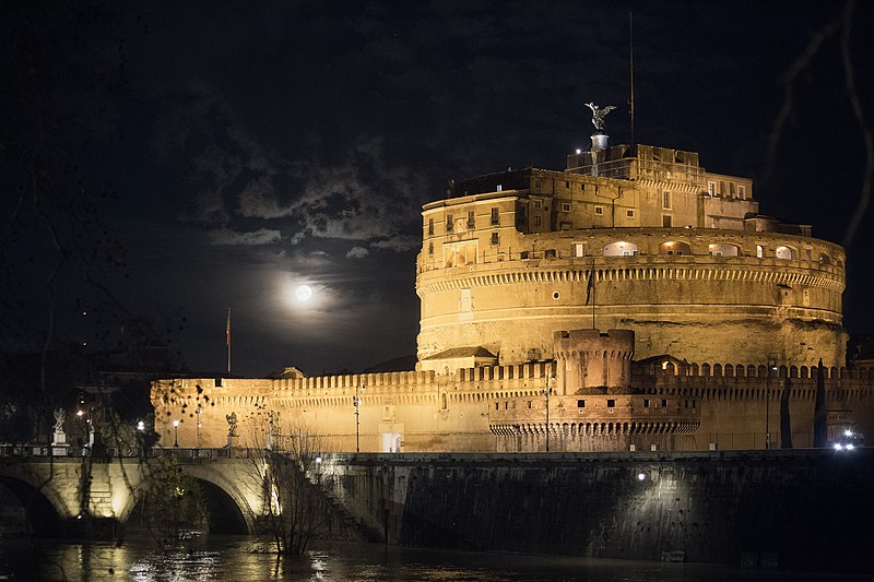 File:Plenilunio a Castel Sant'Angelo.jpg