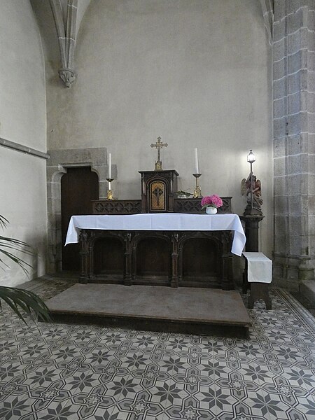 File:Plounéour-Trez - Église Saint Pierre - Autel.jpeg