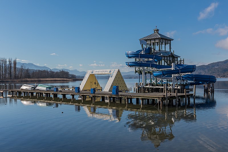 File:Poertschach Johannes-Brahms-Promenade Promenadenbad Rutschenturm 13012016 0082.jpg