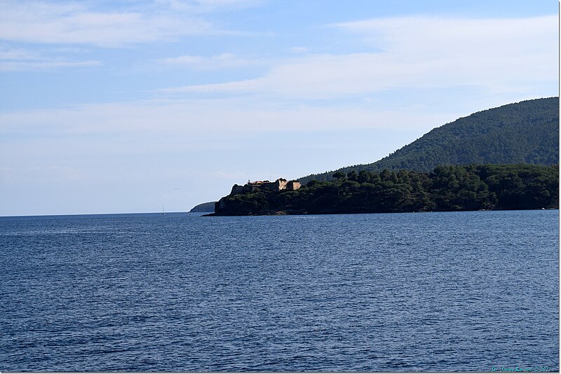 File:Porto Azzurro (Insel Elba) 0661 (46461268524).jpg