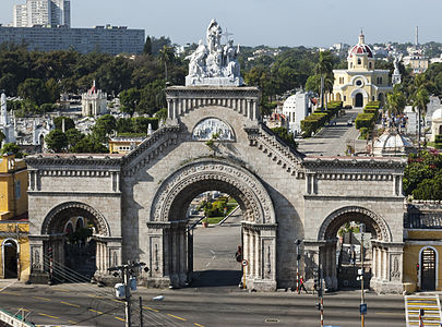 Main gate Cementerio de Colón