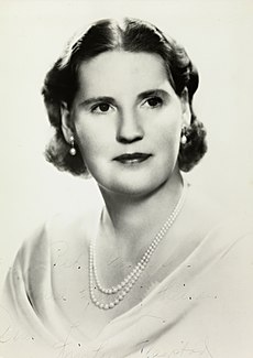 Portrett av Kirsten Flagstad, ca 1940-45 (cropped).jpg