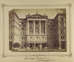 Az 1875-ben átépített homlokzata a hozzáépített bérházzal Foto: Klösz György