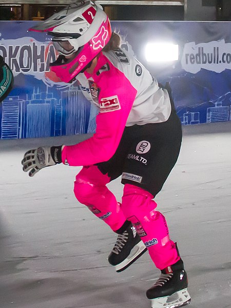 File:Red Bull Crashed Ice Yokohama 2018 Women's Round of 16 Heat3 No.2 Jacqueline Legere.jpg