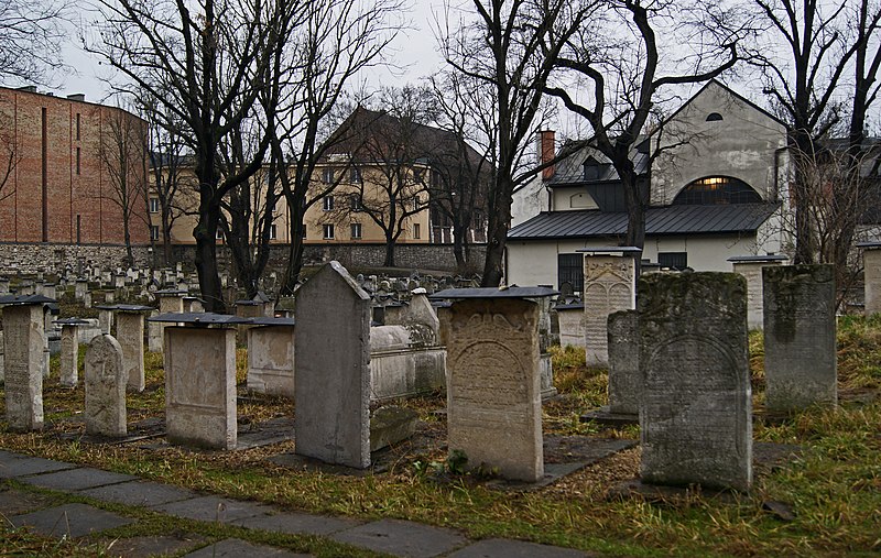 File:Remuh Cemetery, 40 Szeroka street, Kazimierz, Krakow, Poland.jpg