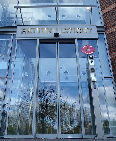 File:Retten i Lyngby, 2012-05-13.jpg