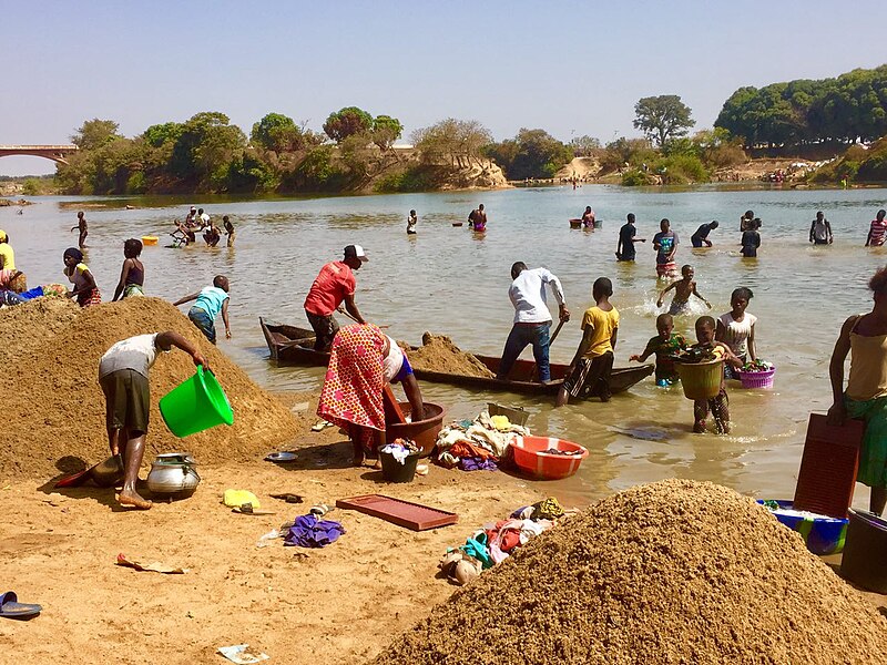 File:River sand production Guinea.jpg