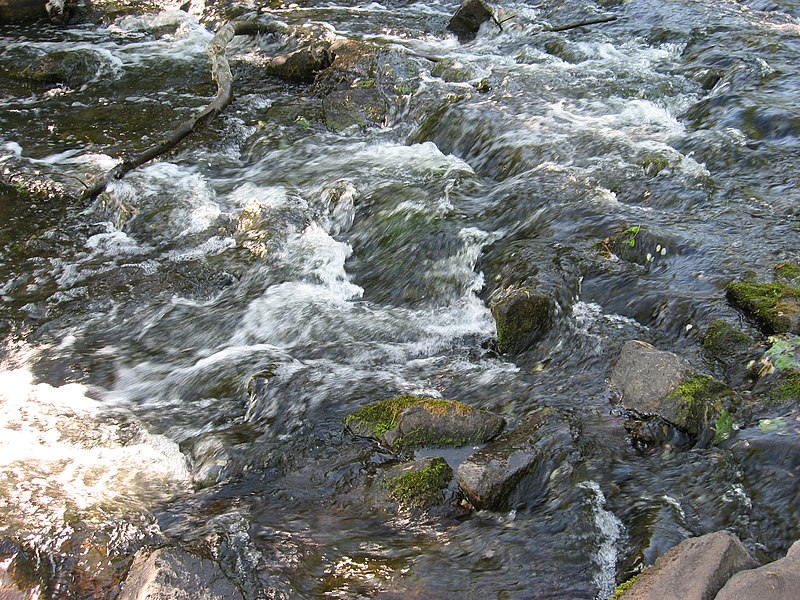 File:Rushing water.JPG