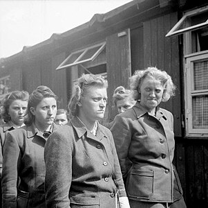 Guàrdies de les SS del camp de concentració de Bergen-Belsen de dones, 19 d'abril de 1945
