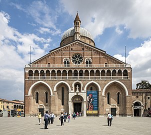 File:Sant'Antonio (Padua) - Facade.jpg