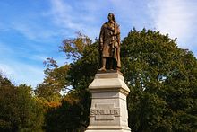 Statue of Friedrich Schiller Schiller Park 16.jpg