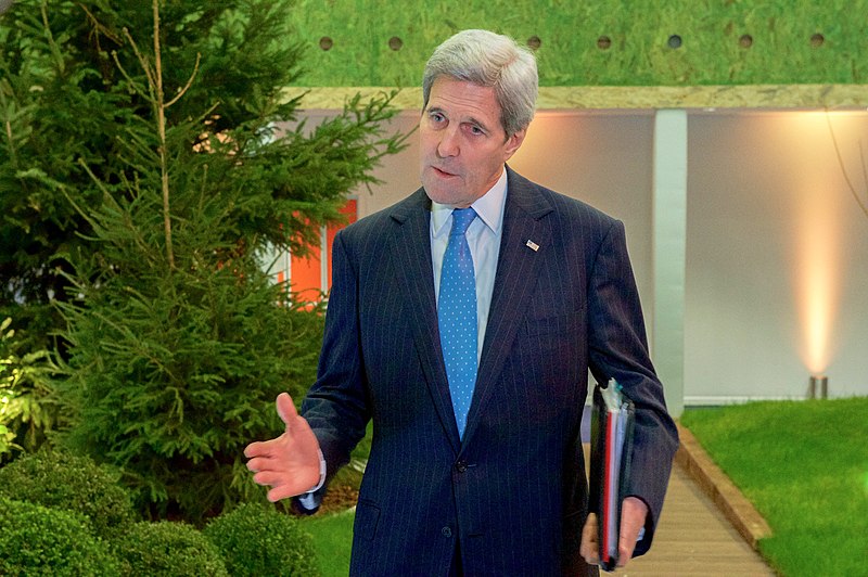 File:Secretary Kerry Addresses His Traveling Press Corps Between COP21 Meetings in Paris (23650287616).jpg