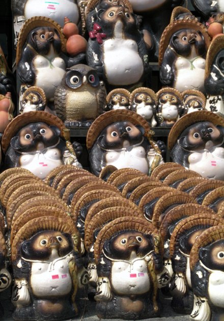 Shigaraki-yaki is famous for tanuki statues.