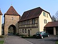 Sinsheim Stift Sunnisheim rechtes Torgebäude.jpg