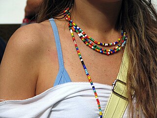 <span class="mw-page-title-main">Love beads</span> Traditional accessories of hippies