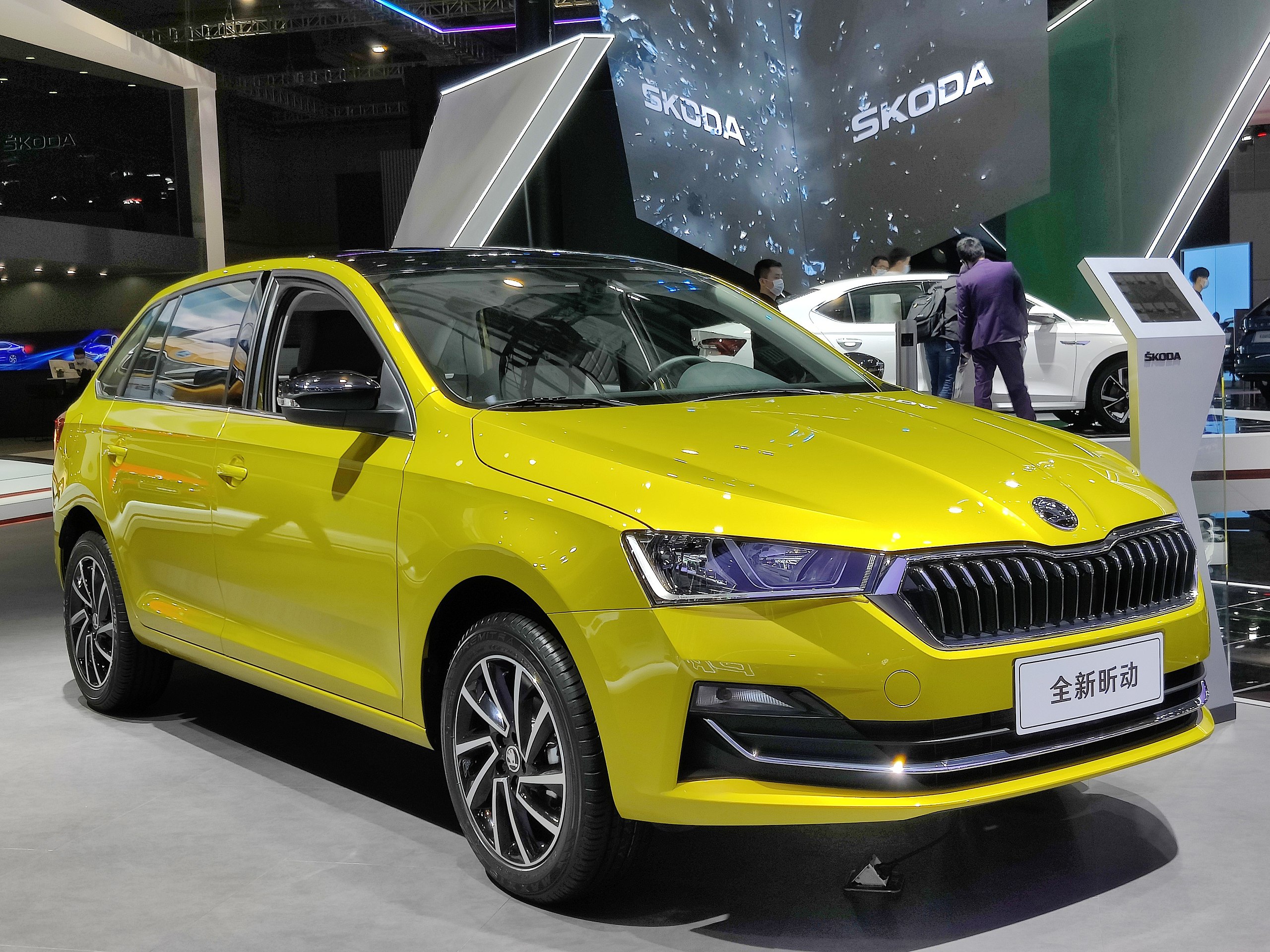 File:Skoda Rapid Spaceback facelift 001.jpg - Wikipedia