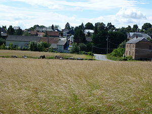 Son (Ardennes) vue du village.JPG