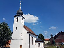 Die katholische Kilianskirche und im Hintergrund die evangelische Kirche Brehmen, 2018