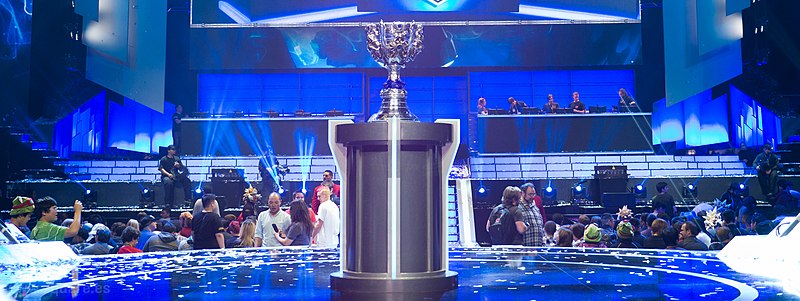 File:Stage and trophy of LoL World Championship 2013.jpg
