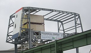 An image of a part of the station's steel structure as well as two ship containers in Bremerhaven during an open-house day