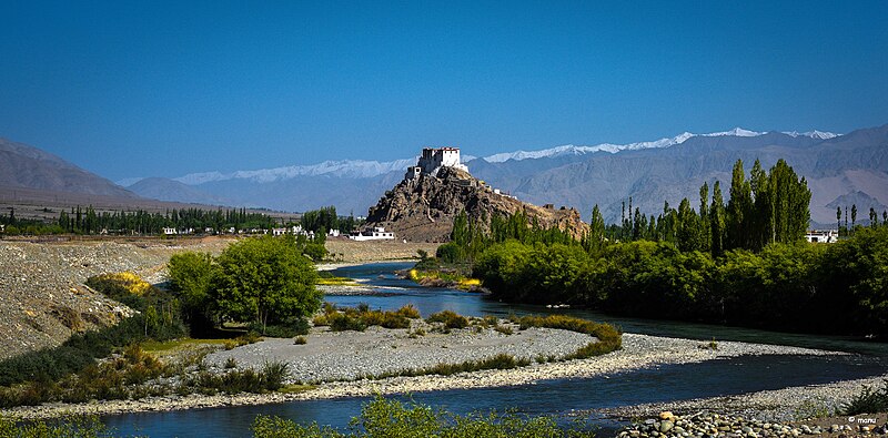 File:Stakna Monastery on the banks of the Indus... (36216669976).jpg